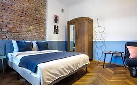 Silent blue apartment / Kochanowskigo St